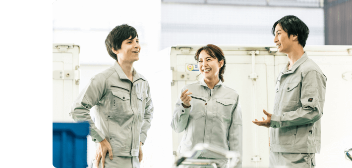 和気藹々と話している社員イメージ画像