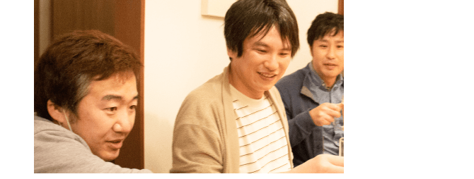 次の日を気にせずに飲みに行くイメージ画像